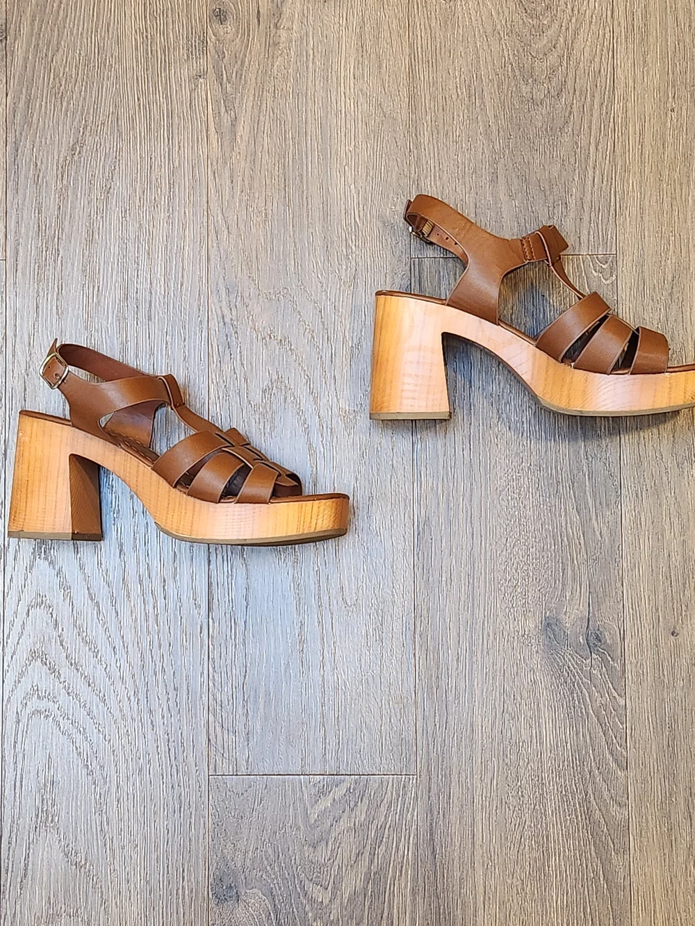 City Classified Brown Strappy Platform Block Heel Sandals - Size 6 - EUC